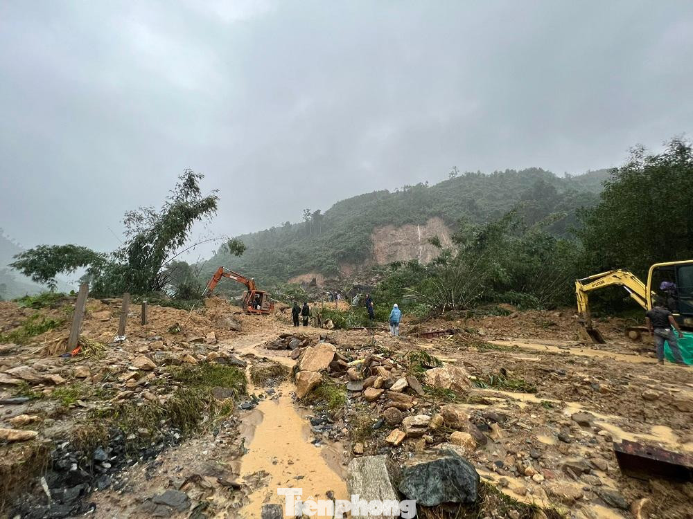 Hiện trường vụ sạt lở núi. Hiện trường vụ sạt lở núi.