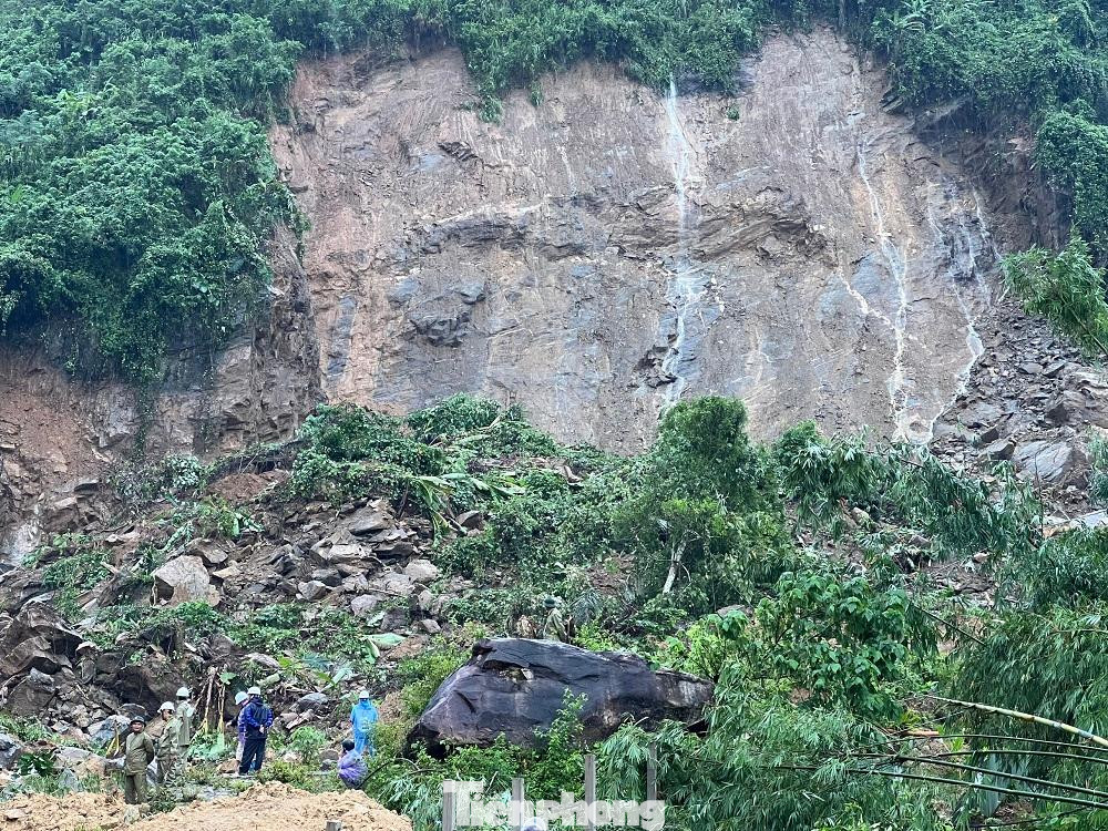 Hàng nghìn m3 đất, đá vùi lấp một tổ máy của thủy điện Kà Tinh 1. Hàng nghìn m3 đất, đá vùi lấp một tổ máy của thủy điện Kà Tinh 1.