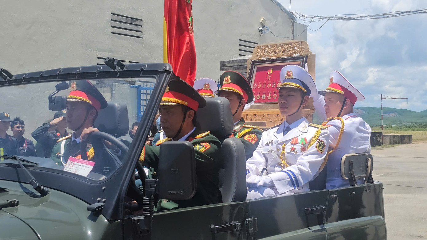 Dự kiến khoảng 12h30 cùng ngày, linh xa sẽ di chuyển trên Quốc lộ 1A qua thành phố Quảng Ngãi. Dự kiến khoảng 12h30 cùng ngày, linh xa sẽ di chuyển trên Quốc lộ 1A qua thành phố Quảng Ngãi.