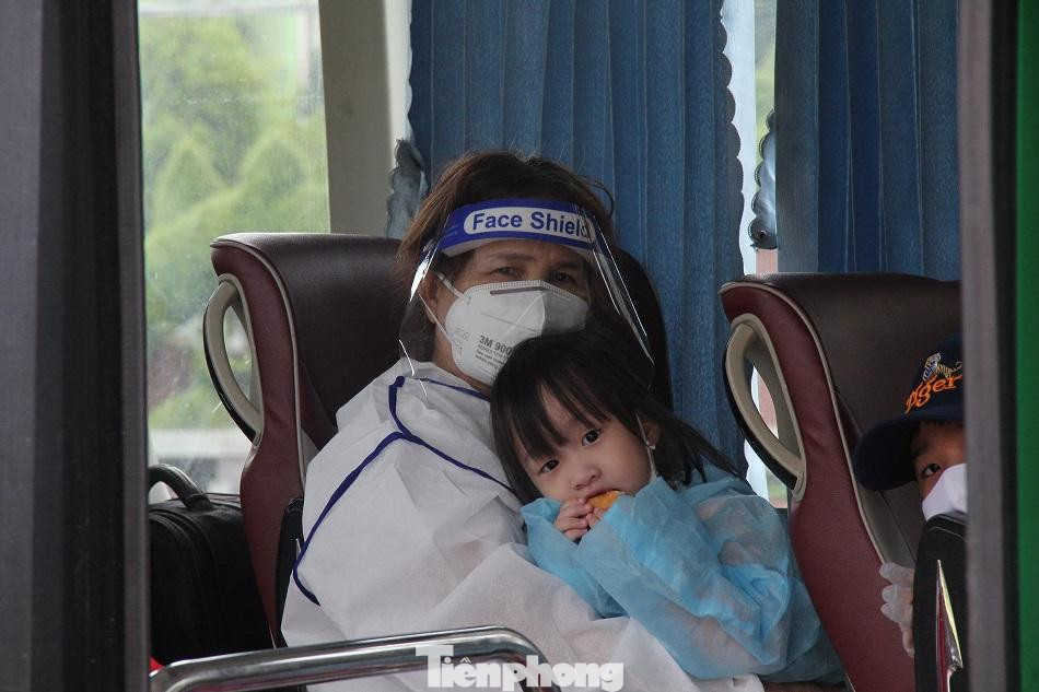 Ngoài ra, còn có 2 chuyến bay khác đón 460 người dân về tỉnh bằng đường hàng không vào chiều cùng ngày. Đến sáng 17/10, 670 người dân còn lại cũng sẽ được đón về đến Quảng Ngãi bằng đường bộ.