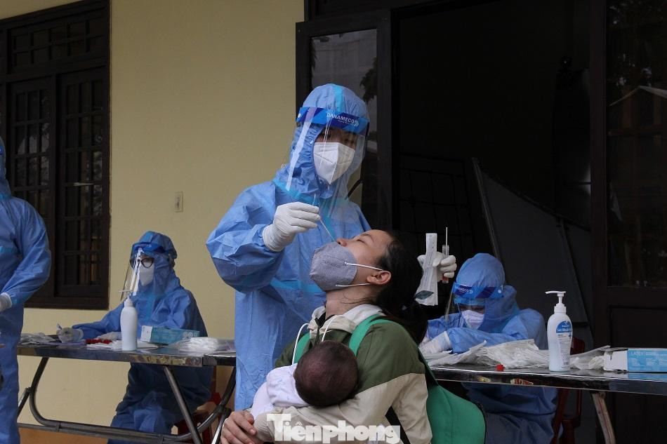 Tất cả các người dân được đón về được hỗ trợ chi phí đi lại, xét nghiệm sàng lọc COVID-19 theo quy định. Đây là lần thứ 4 tỉnh Quảng Ngãi tổ chức đón công dân về từ vùng dịch, với tổng số gần 2.000 người.