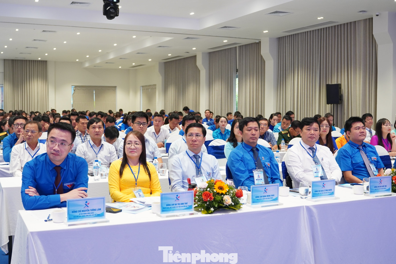 Các đại biểu dự đại hội.