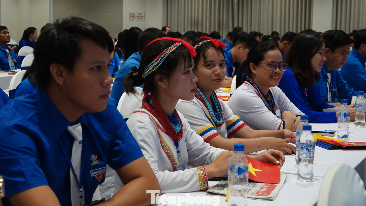 Đại biểu là đồng bào dân tộc thiểu số dự đại hội.