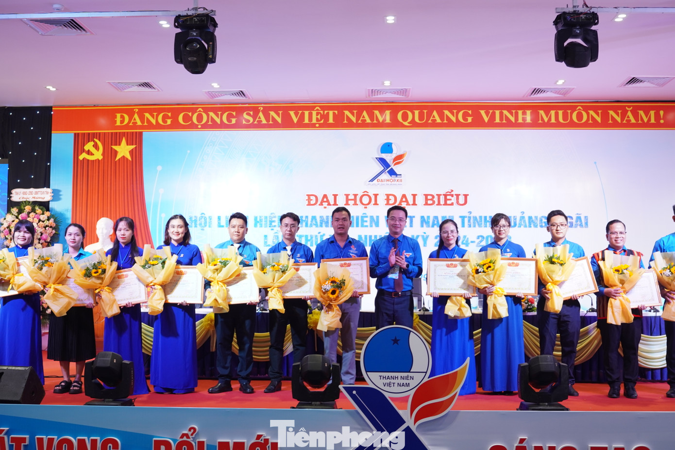 Trung ương Hội LHTN Việt Nam tặng bằng khen cho 13 tập thể, 14 cá nhân.