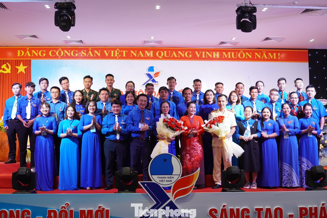 Ủy ban Hội LHTN Việt Nam tỉnh Quảng Ngãi khóa XII ra mắt Đại hội. Ủy ban Hội LHTN Việt Nam tỉnh Quảng Ngãi khóa XII ra mắt Đại hội.