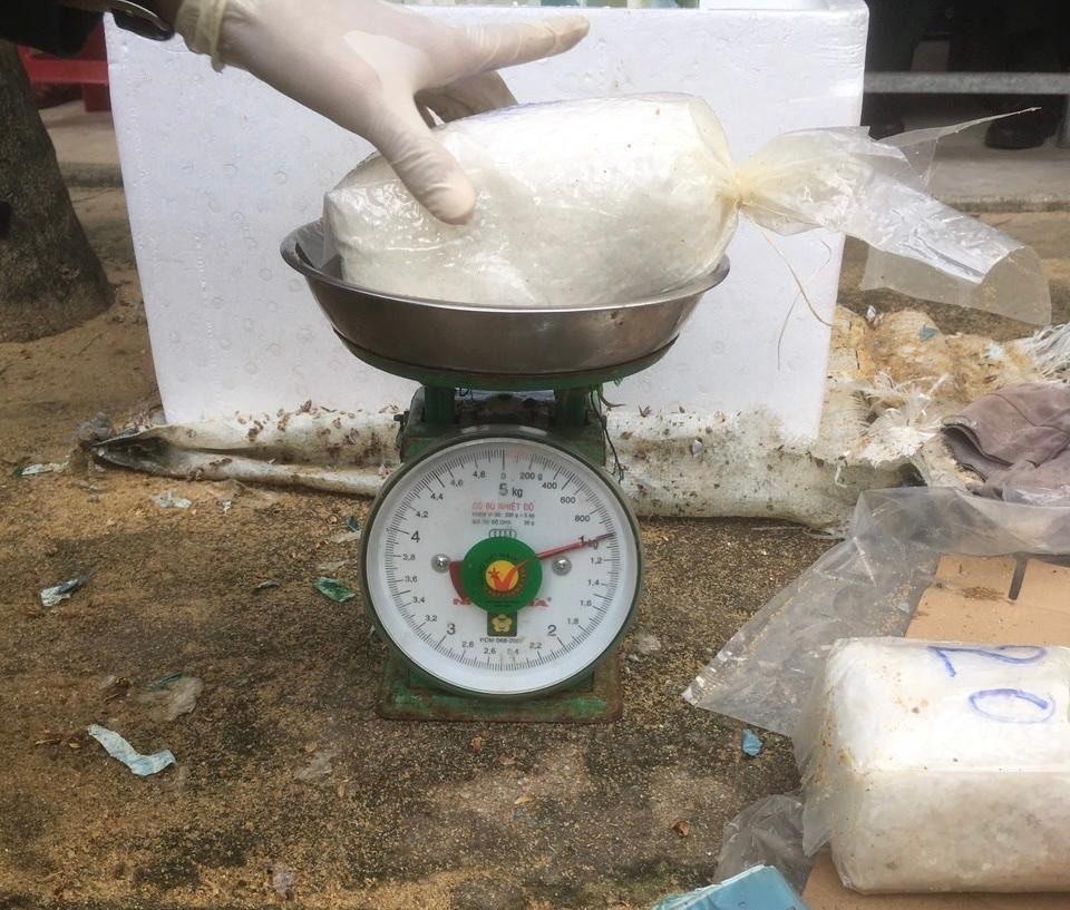 Qua kiểm tra nhanh, phát hiện là chất Ketamine. Qua kiểm tra nhanh, phát hiện là chất Ketamine.