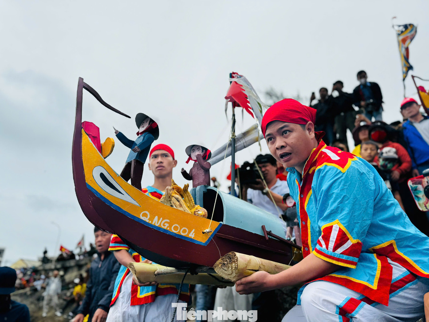 Câu ca ấy là lời tóm tắt số phận của những người đi lính Hoàng Sa, Trường Sa từ thuở trước - những người được vua Tự Đức gọi là những “hùng binh”. Ảnh: Nguyễn Ngọc.