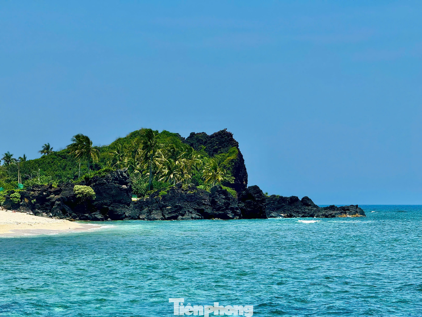 Đúng như tên gọi đảo An Bình, đảo Bé không ồn ào, không tấp nập cư dân sinh sống và cũng chẳng nhộn nhịp. Ảnh: Nguyễn Ngọc.