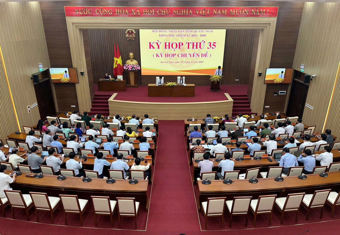 Quảng Ngãi điều động 40 cán bộ từ tỉnh về công tác tại xã.