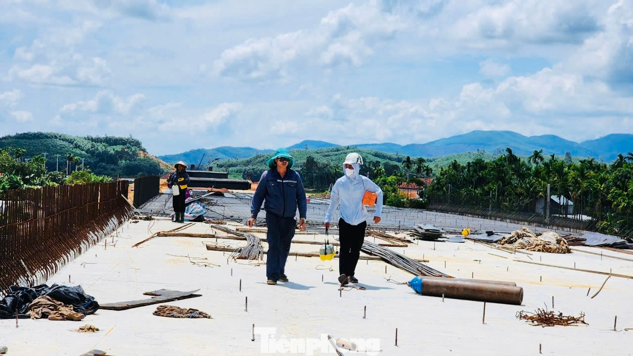 Được biết, hạng mục cầu Sông Vệ có ý nghĩa lớn đối với tiến độ chung toàn dự án cao tốc Quảng Ngãi - Hoài Nhơn.
