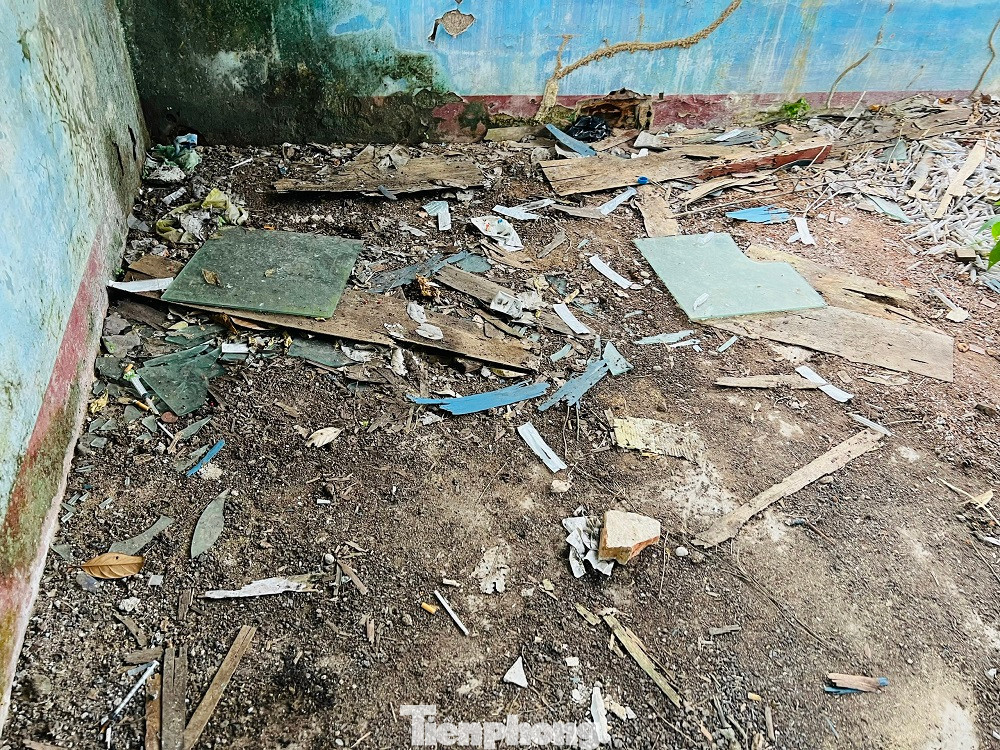 Tình trạng tiêm chích ma túy bên trong khuôn viên dự án Công viên Thiên Bút ngày càng nhức nhối, khiến người dân lo lắng. Tình trạng tiêm chích ma túy bên trong khuôn viên dự án Công viên Thiên Bút ngày càng nhức nhối, khiến người dân lo lắng.