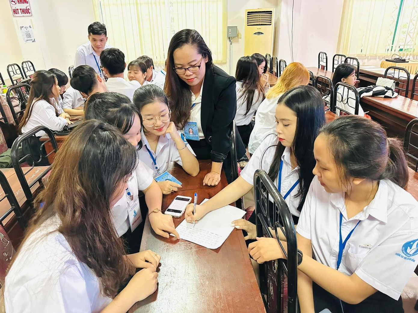 Các đại biểu tham gia thảo luận 2 chuyên đề. Các đại biểu tham gia thảo luận 2 chuyên đề.