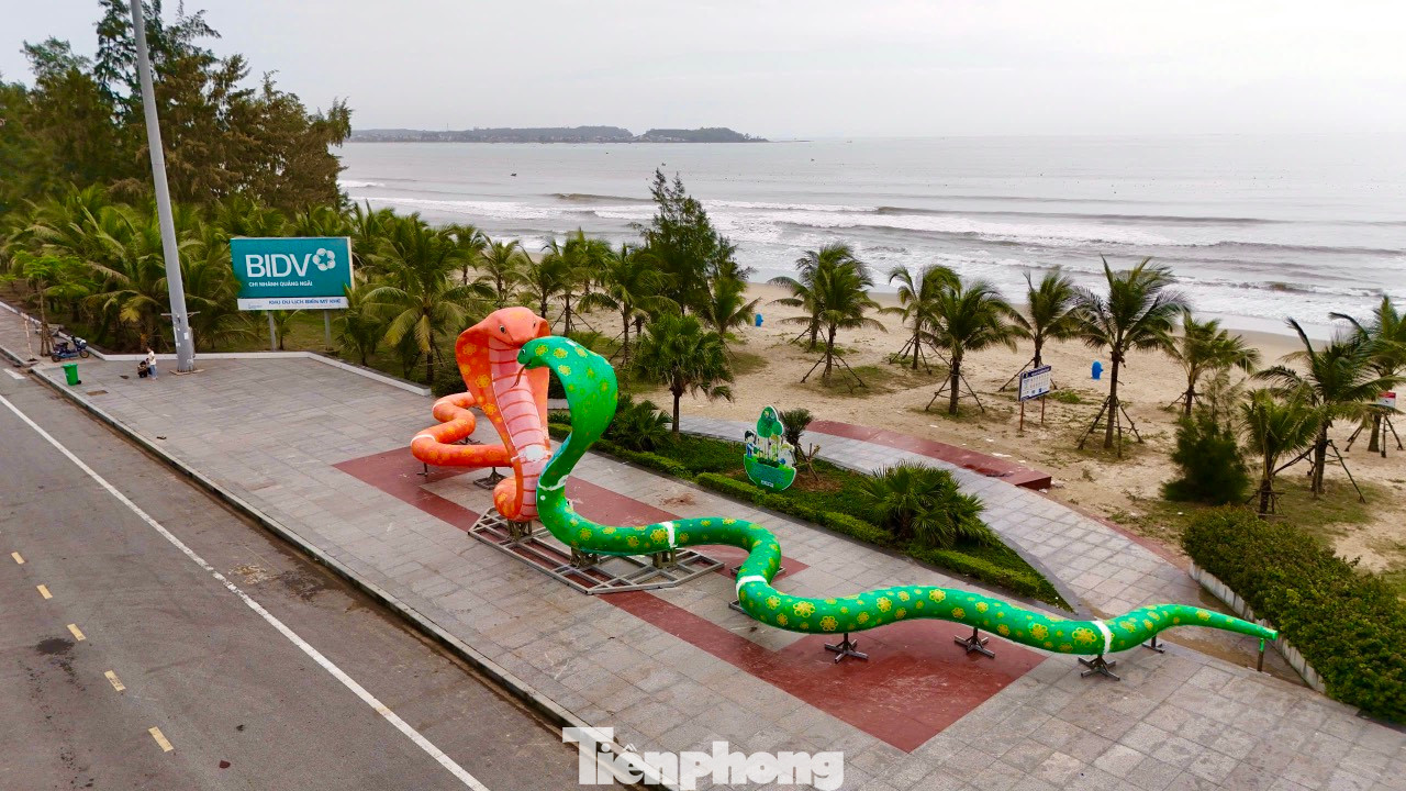 Đôi linh vật này được tạo dáng hình trái tim mang thông điệp “Tình yêu mùa Xuân”. Ảnh: Nguyễn Ngọc Đôi linh vật này được tạo dáng hình trái tim mang thông điệp “Tình yêu mùa Xuân”. Ảnh: Nguyễn Ngọc