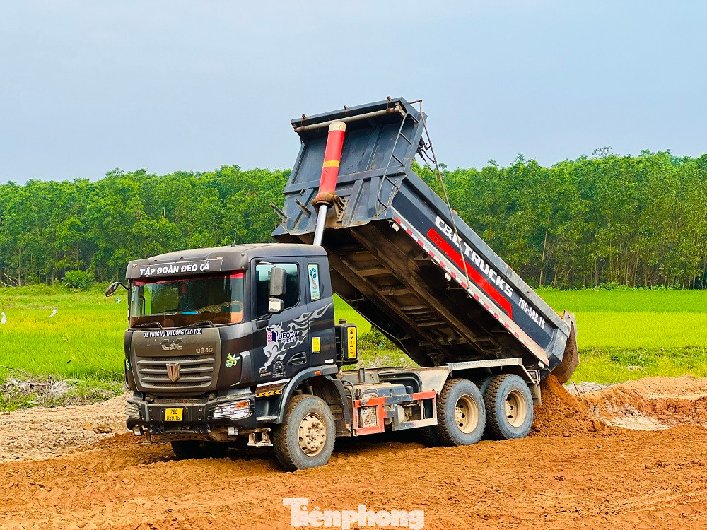 Triển khai thi công dự án cao tốc Quảng Ngãi - Hoài Nhơn đoạn qua huyện Mộ Đức.