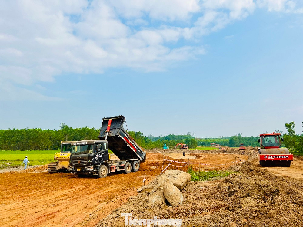 Dự án cao tốc Bắc- Nam phía Đông, đoạn qua địa bàn Quảng Ngãi đang được triển khai thi công.