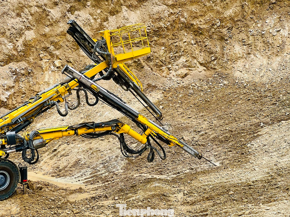 Điểm thi công tại hầm số 2, xã Phổ Cường, thị xã Đức Phổ.