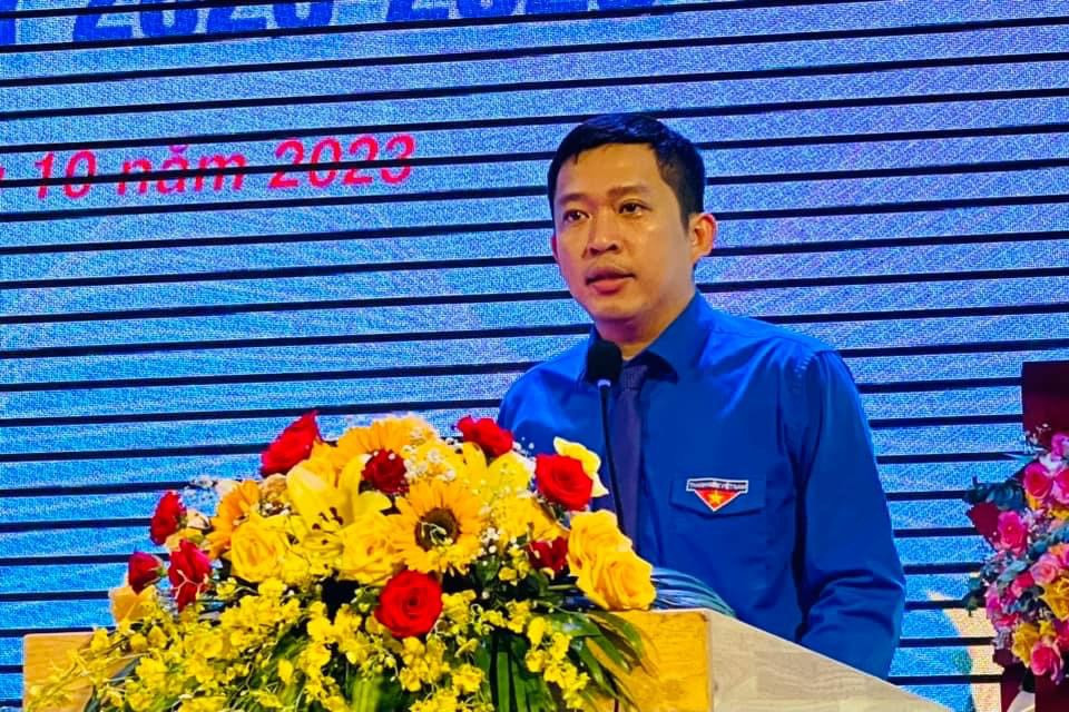 Anh Cao Lê Tùng Nghĩa - Bí thư Tỉnh Đoàn Quảng Ngãi phát biểu tại đại hội. Anh Cao Lê Tùng Nghĩa - Bí thư Tỉnh Đoàn Quảng Ngãi phát biểu tại đại hội.
