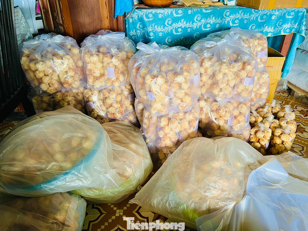 Ngày nay, đáp ứng nhu cầu thị trường đa dạng, người làm bánh thuẫn, ngoài loại bánh cứng thì còn đúc loại bánh mềm dễ ăn. Mặc dù có nhiều loại bánh công nghiệp nhưng bánh thuẫn vẫn chiếm vị thế trong lòng người dân Quảng Ngãi. Đặc biệt, bánh thuẫn không thể thiếu trong ngày Tết, là một vật phẩm để cúng tổ tiên, làm quà tặng cho nhau khi mỗi dịp Tết đến xuân về.