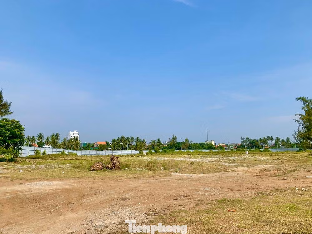 Nằm ở vị trí đắc địa, dự án Khu du lịch biển Mỹ Khê do Công ty Cổ phần Mỹ Khê Việt Nam làm chủ đầu tư, được khởi công tháng 3/2010, với diện tích 23,5 ha, tổng mức đầu tư 824 tỷ đồng.
