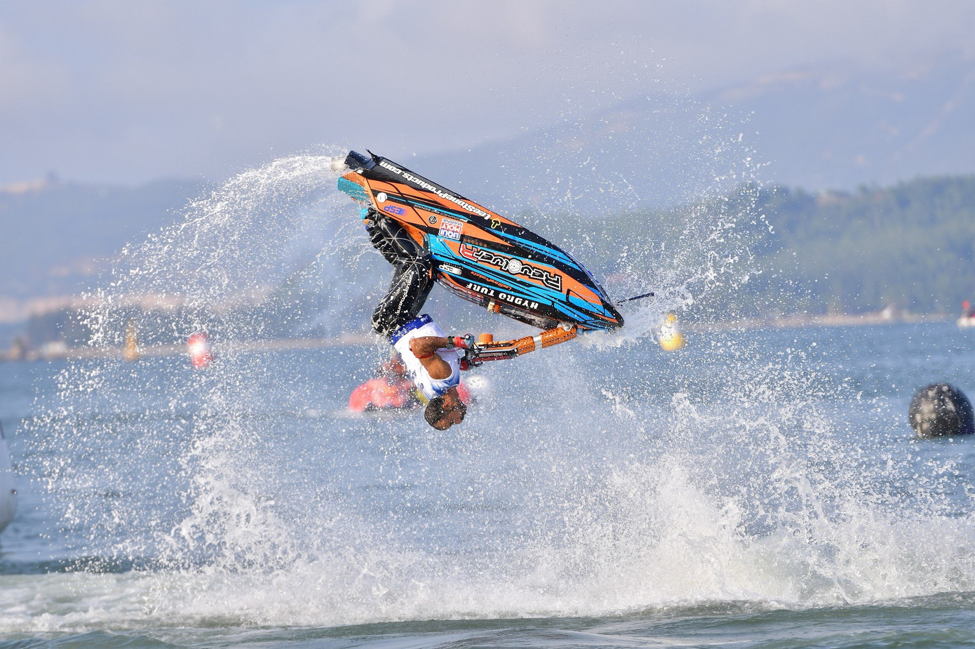 Các tay đua thực hiện các động tác, kỹ thuật phức tạp trong nội dung Freestyle.