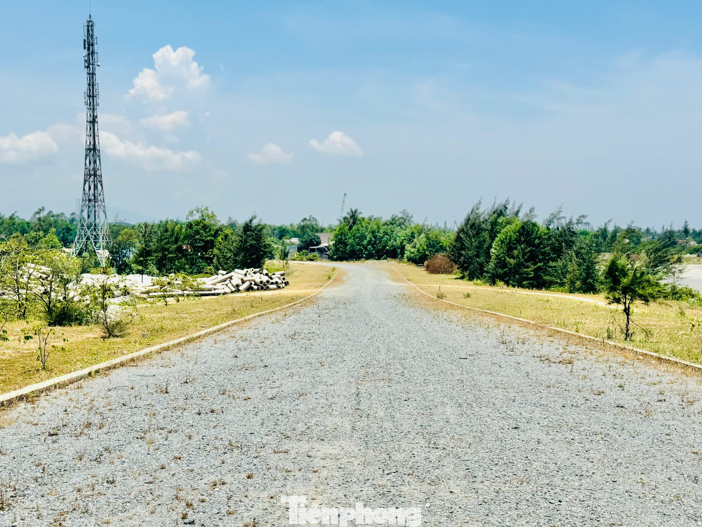 Điểm đầu dự án nối với quốc lộ 24C, điểm cuối giao với trục ngang Khu công nghiệp nặng phía đông Dung Quất thuộc địa bàn xã Bình Thuận (huyện Bình Sơn, tỉnh Quảng Ngãi). Ảnh: Nguyễn Ngọc