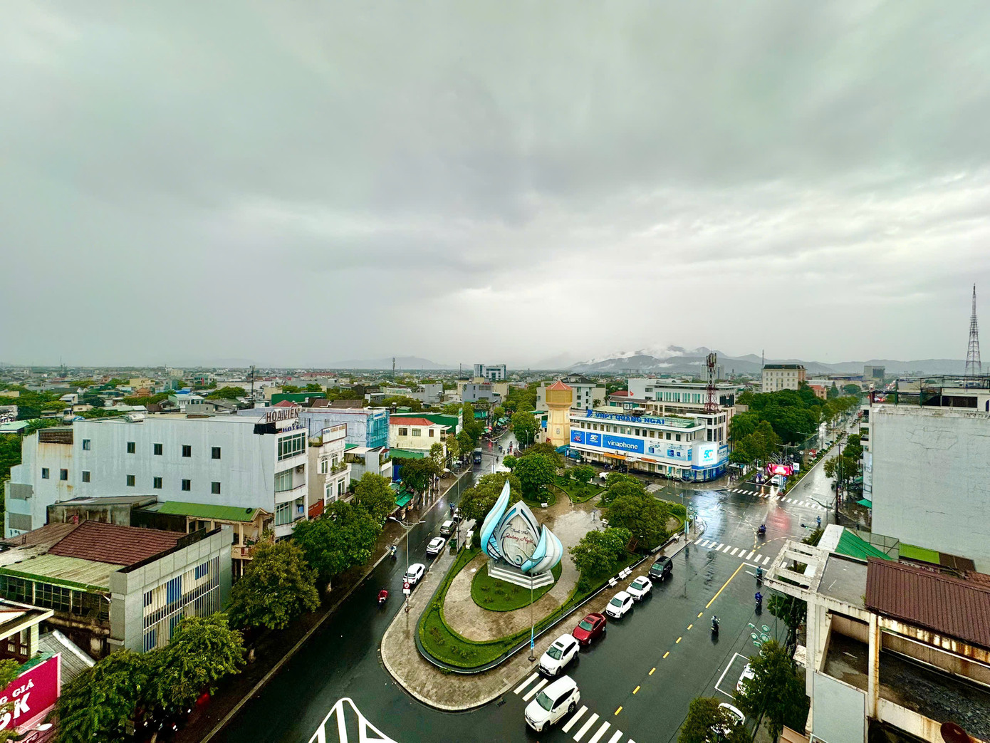 Sau sắp xếp, sáp nhập đơn vị hành chính cấp xã có diện tích nhỏ nhất là phường Cẩm Thành (TP. Quảng Ngãi). Sau sắp xếp, sáp nhập đơn vị hành chính cấp xã có diện tích nhỏ nhất là phường Cẩm Thành (TP. Quảng Ngãi).