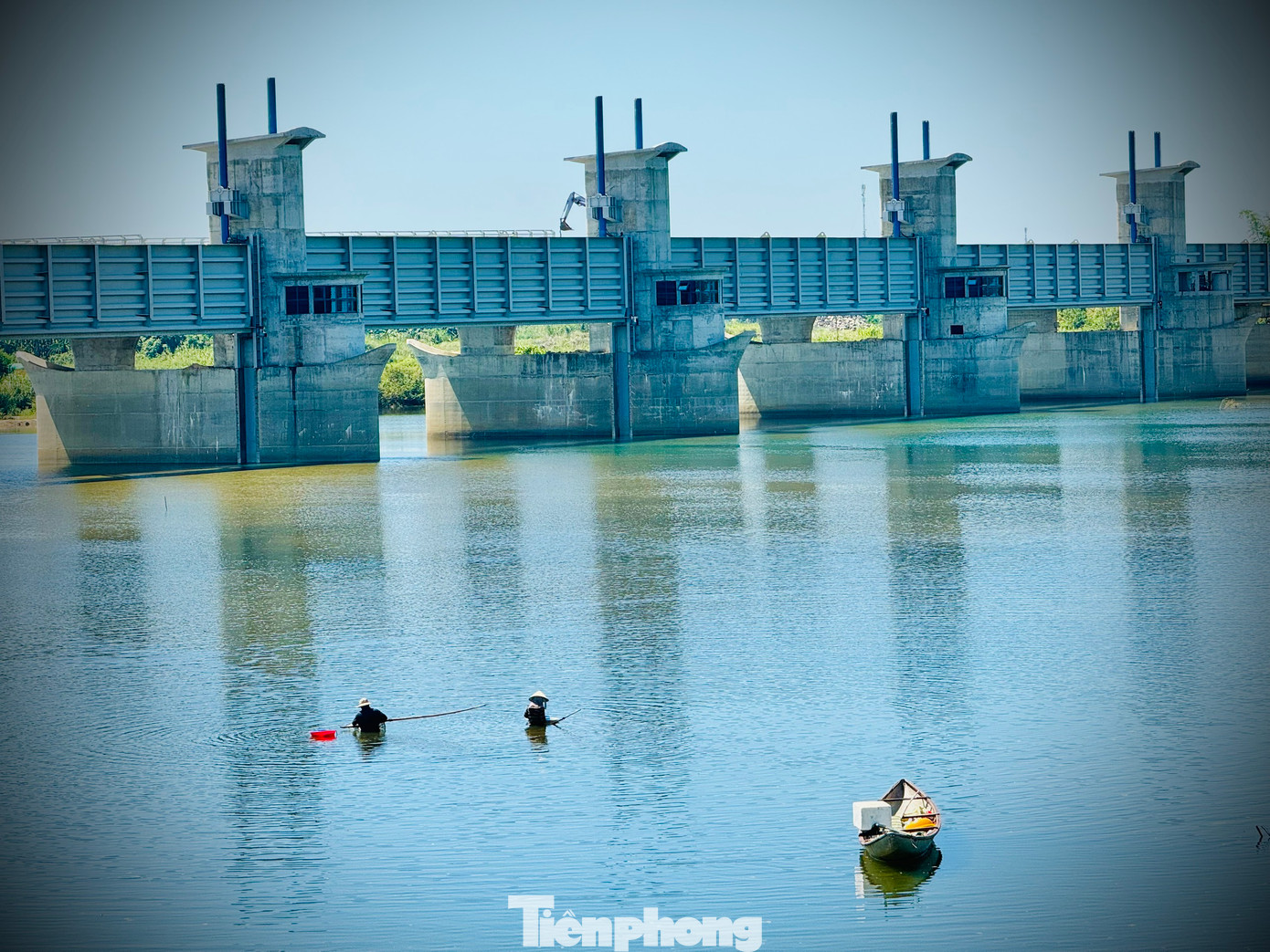 Do có nhiều vướng mắc nên dự án chậm tiến độ và phải gia hạn 2 lần, từ năm 2022 sang năm 2024 và theo chỉ đạo của UBND tỉnh, phải hoàn thành toàn bộ công trình trong năm 2024. Ảnh: Nguyễn Ngọc