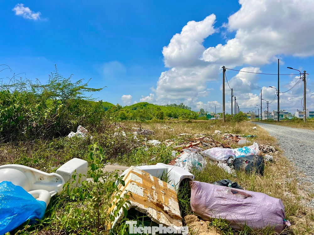 Dự án treo nhiều năm, gây lãng phí đất đai, nhiều lần chủ đầu tư bị chính quyền tỉnh Quảng Ngãi nhắc nhở. Năm 2014, chủ đầu tư xin gia hạn tiến độ và được điều chỉnh giấy chứng nhận đầu tư, thời gian thực hiện từ 2014 đến năm 2018. Nhưng rồi, chủ đầu tư vẫn không triển khai dự án.