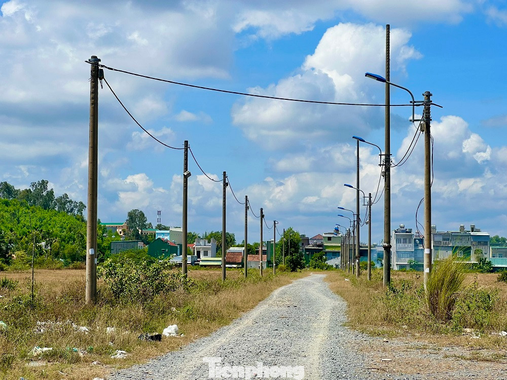 Sau đó các cổ đông thành lập Công ty CP Đầu tư khu du lịch - phim trường Vina đã thế chấp toàn bộ cổ phần cho PVcomBank để đảm bảo nghĩa vụ nợ tại ngân hàng. Do đó, năm 2019 chủ sở hữu dự án thay đổi sang nhóm cổ đông mới là công ty thành viên với 100% vốn PVcomBank.