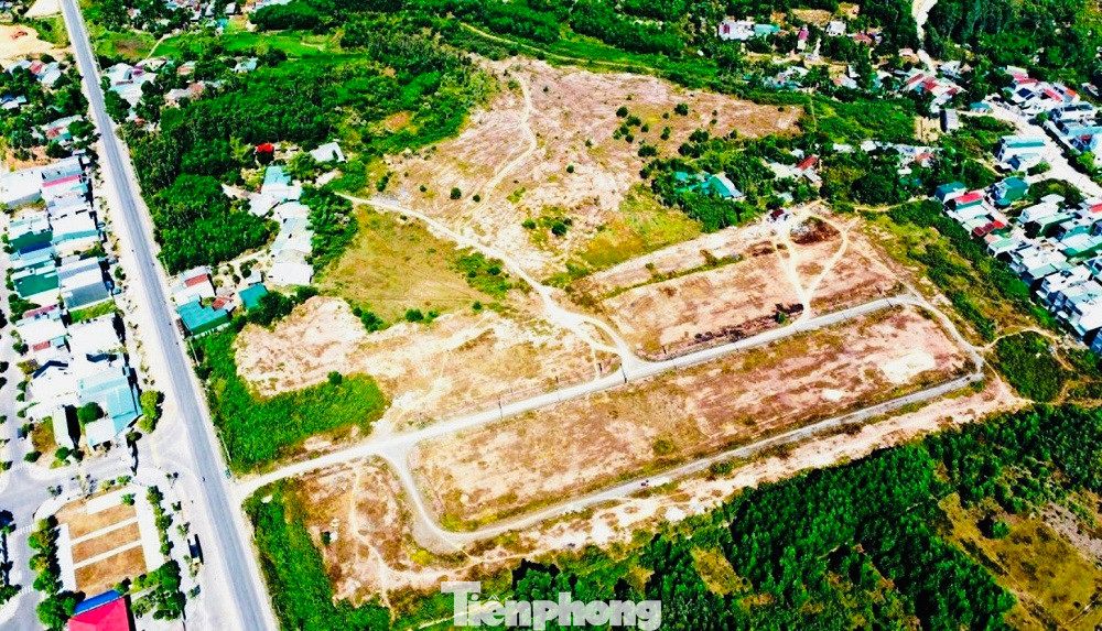 Dự án Khu thương mại - dịch vụ Vina Universal Paradise (nay đổi tên thành dự án Khu đô thị An Sơn) được cấp giấy chứng nhận đầu tư năm 2008, với tổng vốn khoảng 1.200 tỷ đồng, trên phần diện tích gần 60ha, nằm ở phường Trương Quang Trọng (TP Quảng Ngãi). Dự án do Công ty CP Đầu tư khu du lịch - phim trường Vina làm chủ đầu tư.