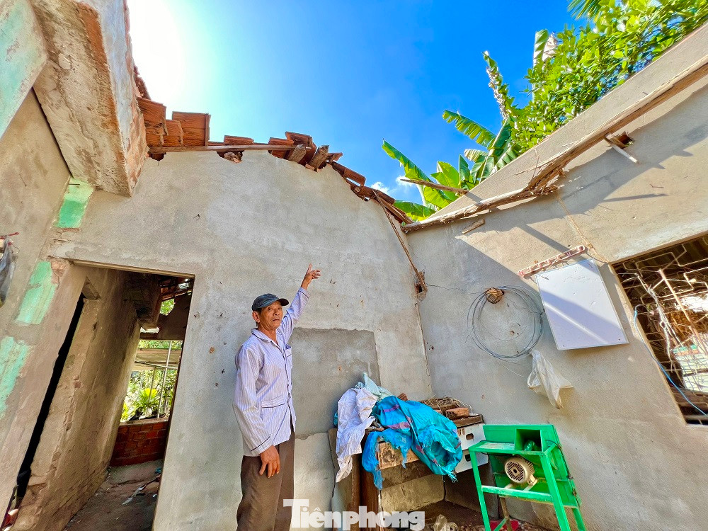 Ông Sơn chỉ là một trong số hàng trăm hộ dân nằm trong khu vực dự án phải mòn mỏi sống trong khổ sở, khó khăn vì dự án “treo” dai dẳng suốt 15 năm và không biết phải đợi đến bao giờ.