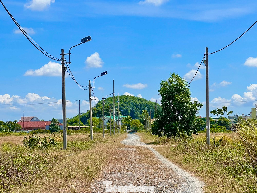 Thời điểm đó, chủ đầu tư công bố dự án này là khu đô thị thương mại, dịch vụ phục vụ nhu cầu mua sắm, giải trí của người dân địa phương. Dự án có khu nhà ở gồm 237 nhà liền kề, 183 nhà biệt thự vườn, 56 bungalow, 5 khu thương mại - dịch vụ.