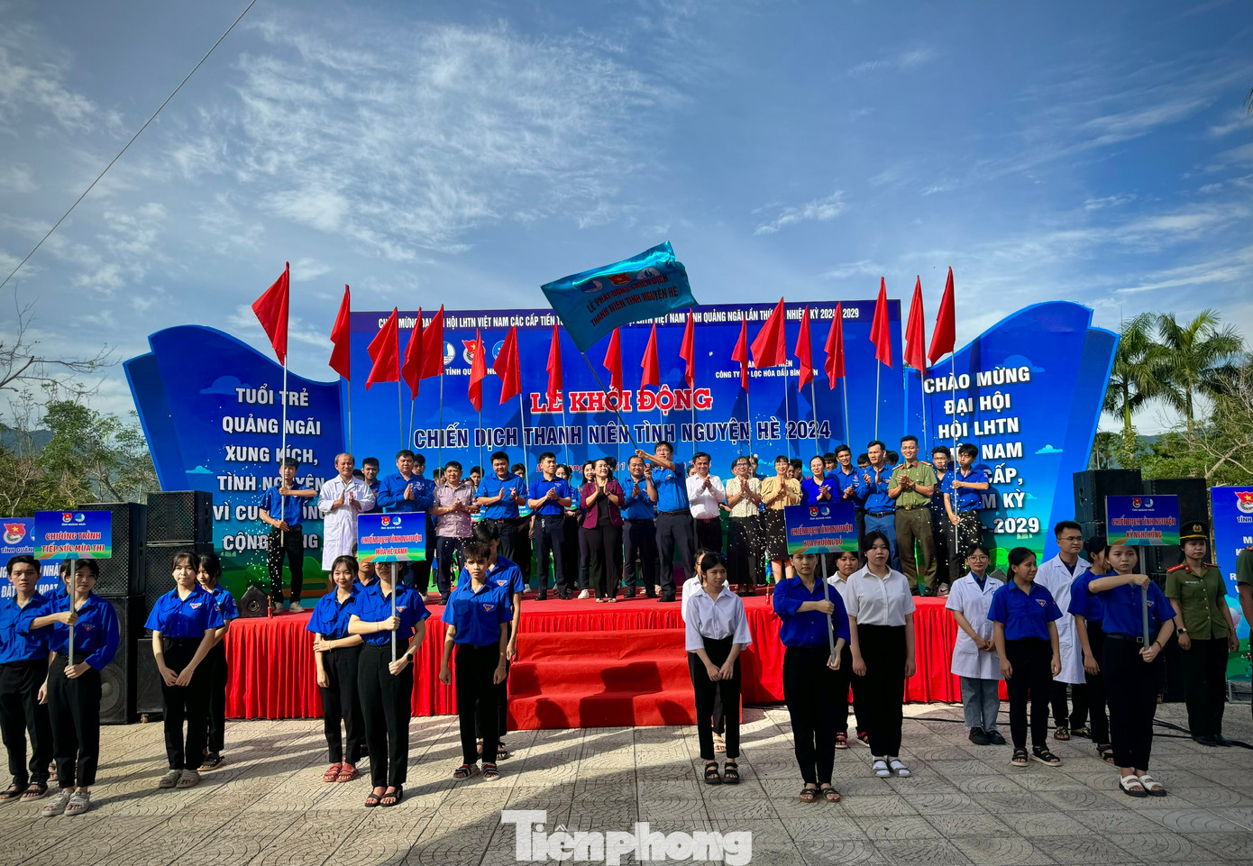 Tuổi trẻ Quảng Ngãi ra quân Chiến dịch Thanh niên tình nguyện hè. Tuổi trẻ Quảng Ngãi ra quân Chiến dịch Thanh niên tình nguyện hè.