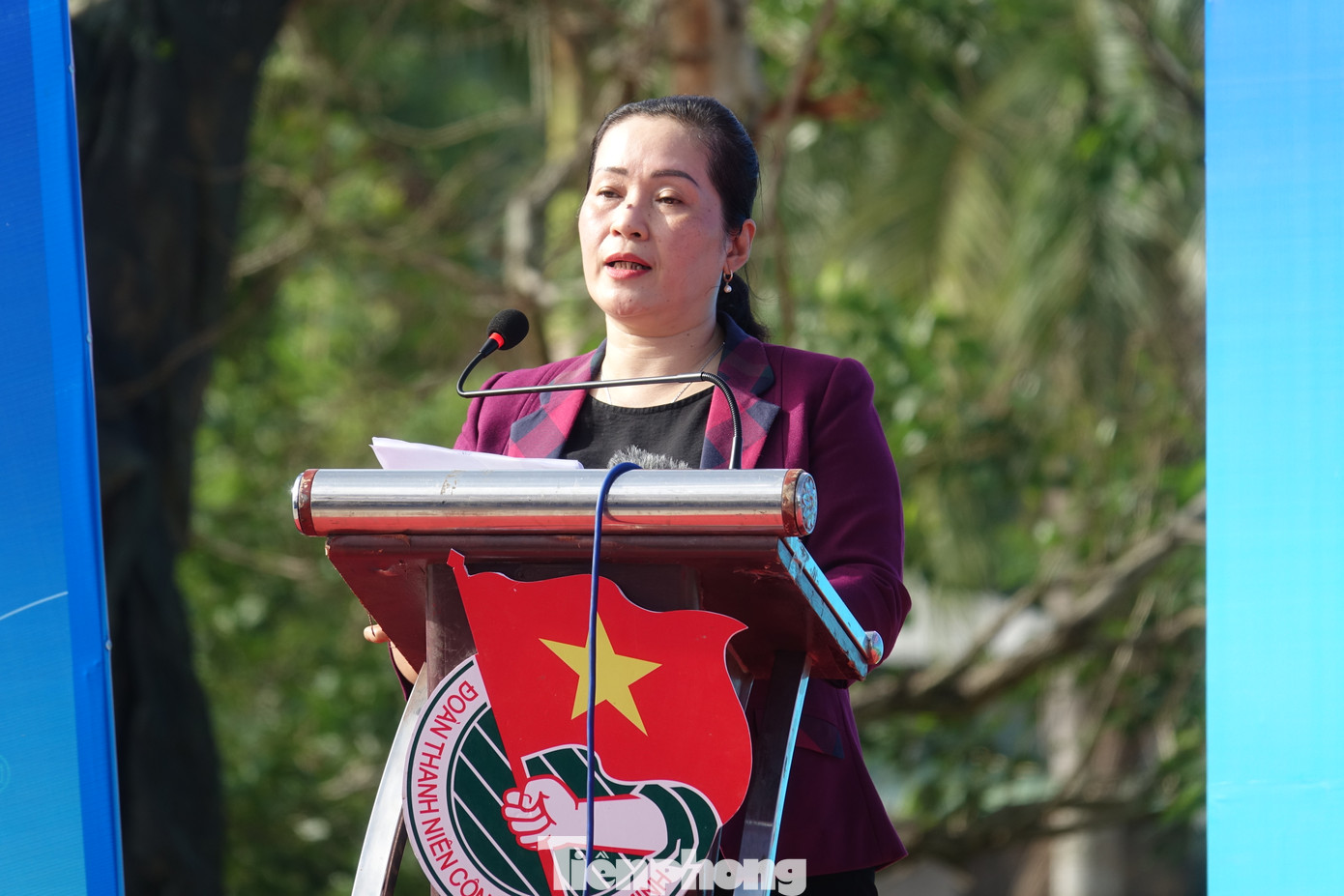 Phó bí thư tỉnh ủy Quảng Ngãi Đinh Thị Hồng Minh phát biểu tại buổi lễ. Phó bí thư tỉnh ủy Quảng Ngãi Đinh Thị Hồng Minh phát biểu tại buổi lễ.