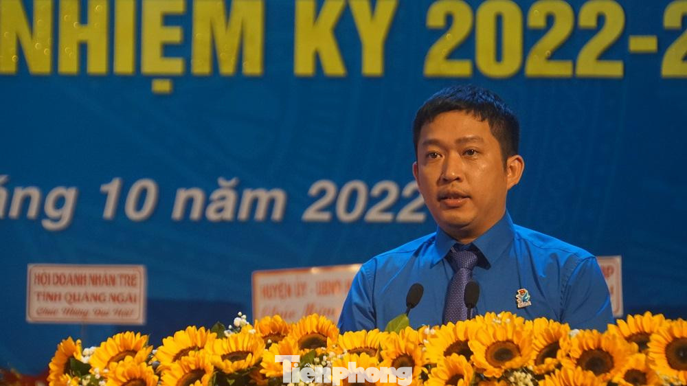 Anh Cao Lê Tùng Nghĩa – Bí thư Tỉnh Đoàn Quảng Ngãi phát biểu khai mạc Đại hội. Anh Cao Lê Tùng Nghĩa – Bí thư Tỉnh Đoàn Quảng Ngãi phát biểu khai mạc Đại hội.