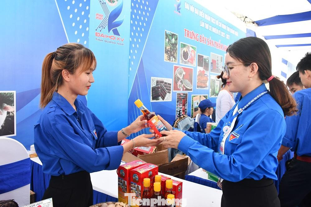 Cũng trong chiều 1/10, Đại hội đại biểu Đoàn TNCS Hồ Chí Minh tỉnh Quảng Ngãi lần thứ 15, nhiệm kỳ 2022 – 2027 đã tiến hành phiên thứ hai, bầu ban chấp hành. Từ 35 đại biểu ứng cử, đại hội đã bầu chọn 31 ủy viên vào Ban Chấp hành Tỉnh Đoàn tỉnh Quảng Ngãi khóa mới. Ngày mai 2/10, đại hội sẽ bầu 11 đại biểu chính thức và 4 đại biểu dự khuyết tham dự Đại hội Đoàn toàn quốc lần thứ 12.