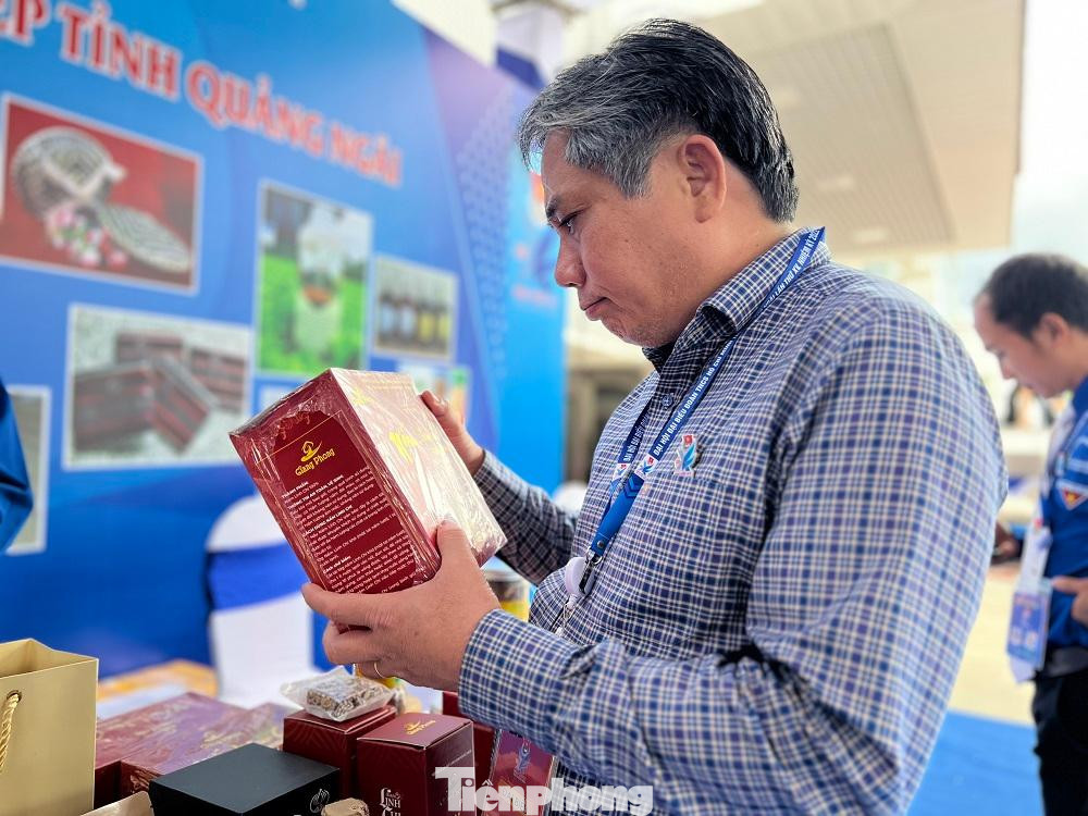 Cũng trong chiều 1/10, Đại hội đại biểu Đoàn TNCS Hồ Chí Minh tỉnh Quảng Ngãi lần thứ 15, nhiệm kỳ 2022 – 2027 đã tiến hành phiên thứ hai, bầu ban chấp hành. Từ 35 đại biểu ứng cử, đại hội đã bầu chọn 31 ủy viên vào Ban Chấp hành Tỉnh Đoàn tỉnh Quảng Ngãi khóa mới. Ngày mai 2/10, đại hội sẽ bầu 11 đại biểu chính thức và 4 đại biểu dự khuyết tham dự Đại hội Đoàn toàn quốc lần thứ 12.