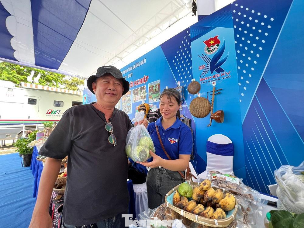 Cũng trong chiều 1/10, Đại hội đại biểu Đoàn TNCS Hồ Chí Minh tỉnh Quảng Ngãi lần thứ 15, nhiệm kỳ 2022 – 2027 đã tiến hành phiên thứ hai, bầu ban chấp hành. Từ 35 đại biểu ứng cử, đại hội đã bầu chọn 31 ủy viên vào Ban Chấp hành Tỉnh Đoàn tỉnh Quảng Ngãi khóa mới. Ngày mai 2/10, đại hội sẽ bầu 11 đại biểu chính thức và 4 đại biểu dự khuyết tham dự Đại hội Đoàn toàn quốc lần thứ 12.