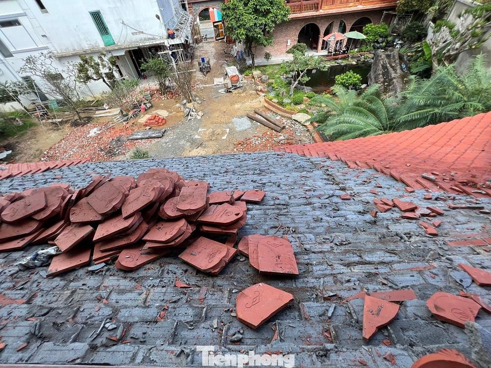 Việc tháo dỡ công trình nhà gỗ với quy mô lớn như vậy, cần rất nhiều thời gian.