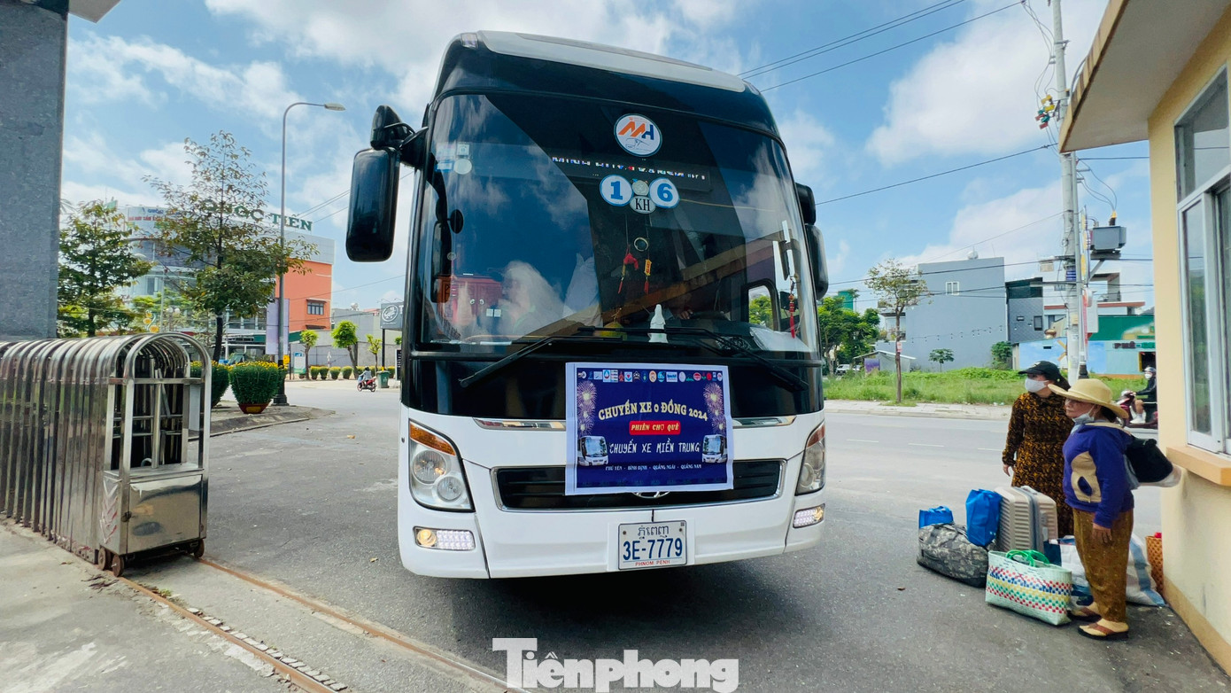 11 chuyến xe "0 đồng" đưa 450 người dân có hoàn cảnh khó khăn về quê đón Tết.