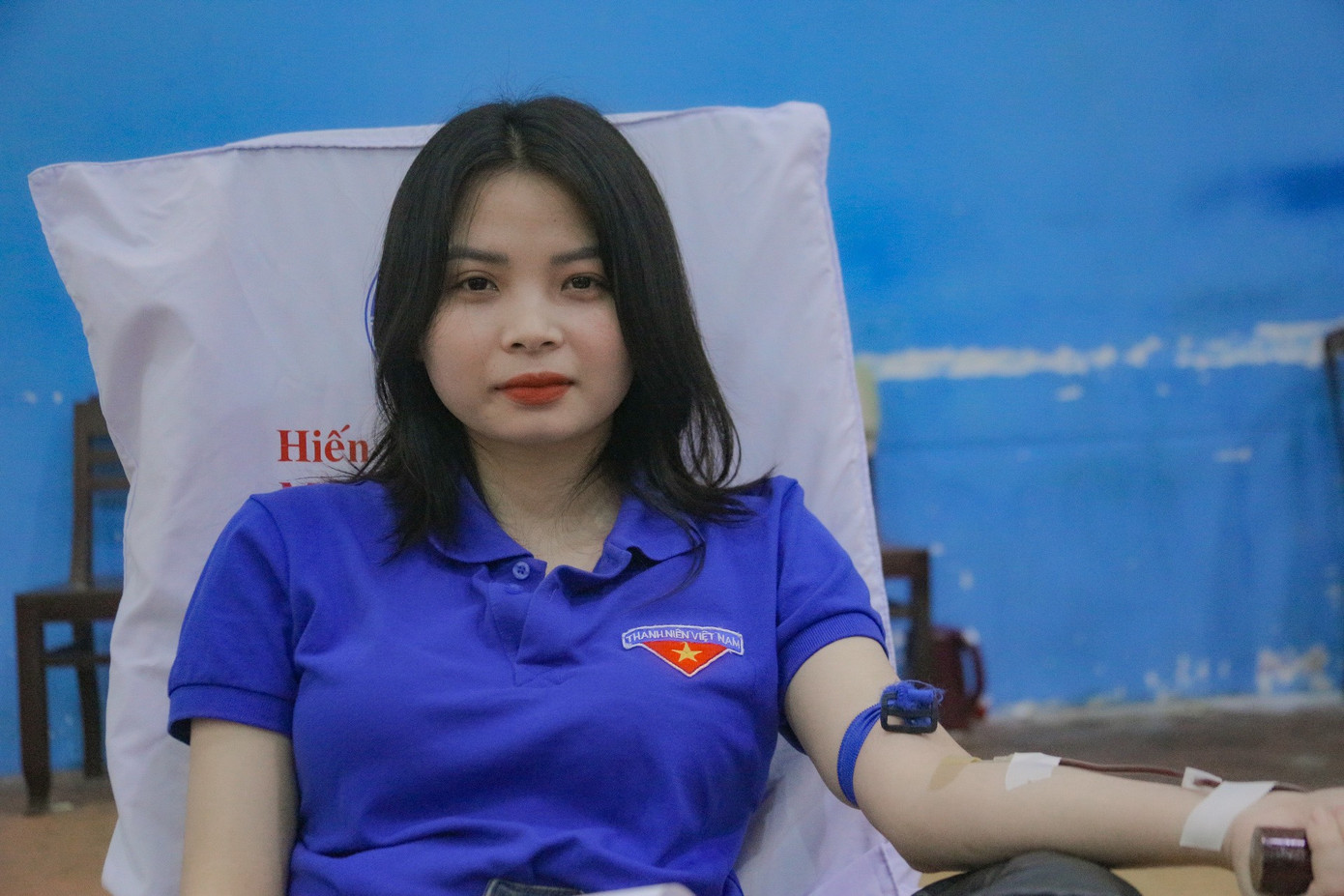 Mặc dù là ngày nghỉ nhưng từ sáng sớm, em Lê Thị Ngọc Tuyền (trú xã Nghĩa Lâm, huyện tư Nghĩa) đã có mặt tại Trung tâm hoạt động Thanh thiếu nhi Diên Hồng để tham gia hiến máu tình nguyện.