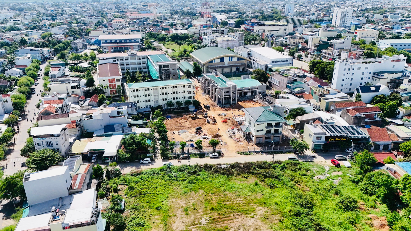 Sau khi sáp nhập, từ ngày 1/7, có hơn 1.160 cán bộ, công chức, viên chức từ Kon Tum được điều động về làm việc tại trung tâm tỉnh Quảng Ngãi mới.