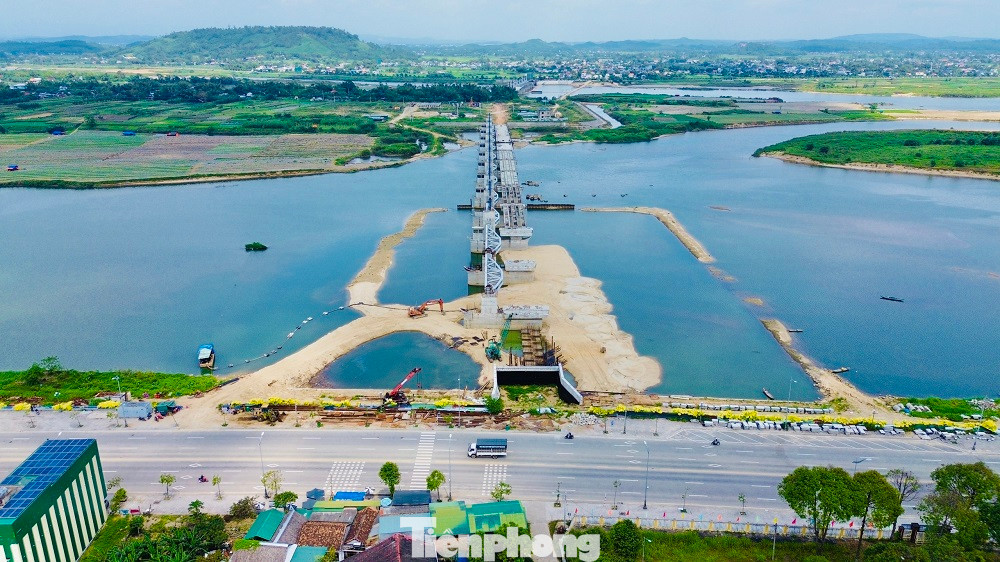 Dự án Đập dâng hạ lưu sông Trà Khúc có tổng mức đầu tư gần 1.500 tỷ đồng. Dự án Đập dâng hạ lưu sông Trà Khúc có tổng mức đầu tư gần 1.500 tỷ đồng.