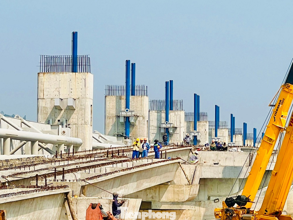 Dự án được phê duyệt lần đầu vào tháng 4/2004 với tổng mức đầu tư 60,7 tỷ đồng. Sau nhiều lần điều chỉnh, tổng vốn đầu tư của dự án tăng lên 1.498 tỷ đồng (gấp hơn 24 lần). Dự án được phê duyệt lần đầu vào tháng 4/2004 với tổng mức đầu tư 60,7 tỷ đồng. Sau nhiều lần điều chỉnh, tổng vốn đầu tư của dự án tăng lên 1.498 tỷ đồng (gấp hơn 24 lần).