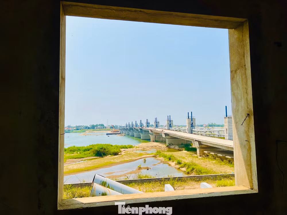 Do có nhiều vướng mắc nên tiến độ dự án cũng được kéo giãn từ năm 2021 sang năm 2023. Chủ tịch UBND tỉnh Quảng Ngãi Đặng Văn Minh cũng nhiều lần đốc thúc chủ đầu tư phải đẩy nhanh tiến độ, hoàn thành dự án vào cuối năm 2023. Tuy nhiên, công trình này lại một lần nữa phải giãn tiến độ sang năm 2024.