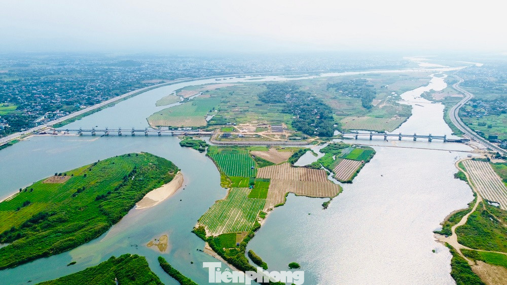 Dự án Đập dâng hạ lưu sông Trà Khúc nối 2 xã Tịnh An và Nghĩa Dũng (TP Quảng Ngãi) được phê duyệt lần đầu vào tháng 4/2004 với tổng mức đầu tư 60,7 tỷ đồng. Sau nhiều lần điều chỉnh, tổng vốn đầu tư của dự án tăng lên 1.498 tỷ đồng (gấp hơn 24 lần), nguồn vốn từ nguồn cải cách tiền lương và ngân sách tỉnh Quảng Ngãi.