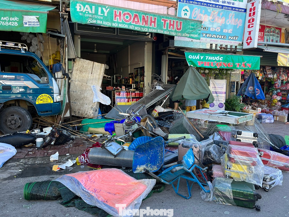 Nhiều đồ đạc của người dân bị hư hỏng nặng.