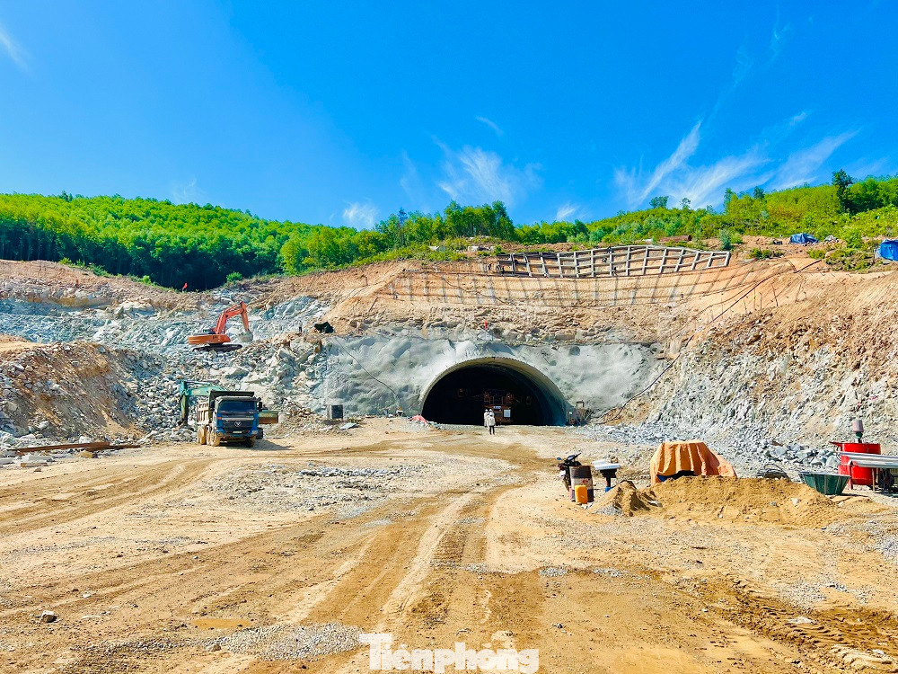 Cao tốc Quảng Ngãi – Hoài Nhơn là đoạn tuyến có nhiều hầm xuyên núi nhất trên cao tốc Bắc Nam.