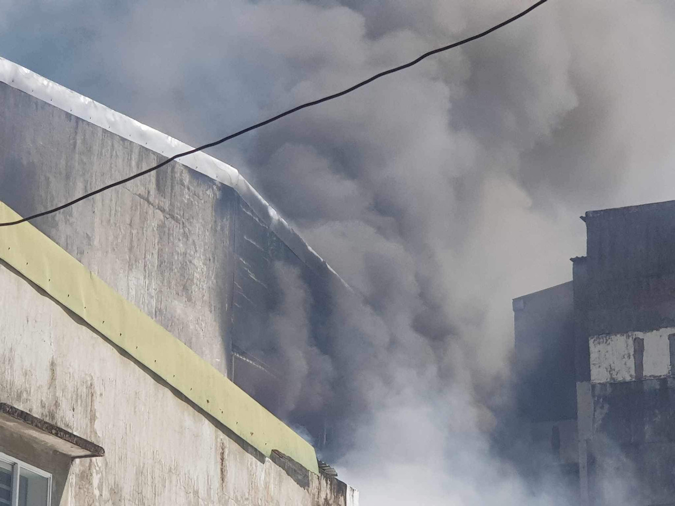 Vụ hoả hoạn lớn xảy ra tại kho chứa đồ nhựa của một hộ dân ở TP Quảng Ngãi.