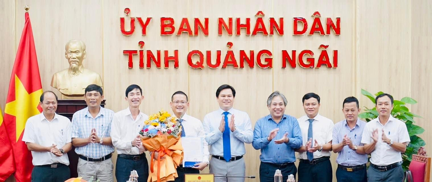 Trao quyết định và chúc mừng tân Phó Giám đốc Sở NN&amp;PTNT Nguyễn Đức Bình